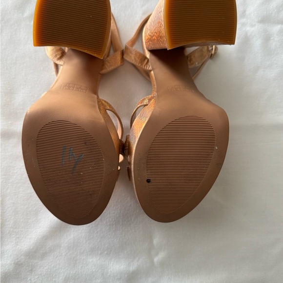 Beautiful straps sexy platform hills, ready for holiday - Picture 4 of 12